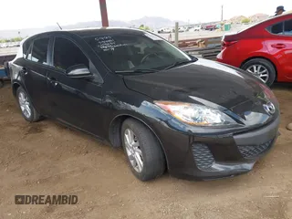 2012 Mazda 3 i Grand Touring z VIN JM1BL1M85C1608634, wystawiony jako IAAI lot #42213183 z przebiegiem 67 114 mil mil oraz . Historia ofert i sprzedaży dostępna na DreamBid. Obrazek 1.