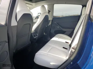 2024 Tesla Model Y Long Range with VIN 7SAYGDEE9RA235473, listed as a Copart auction lot 47275725 with 3,195 mi miles and Salvage Title. Bid and sale history available at carsss.com. Image 10.