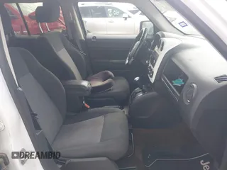 2016 Jeep Patriot Latitude with VIN 1C4NJPFB3GD583834, listed as a IAAI auction lot 42648455 with 118,083 mi miles and . Bid and sale history available at DreamBid. Image 5.