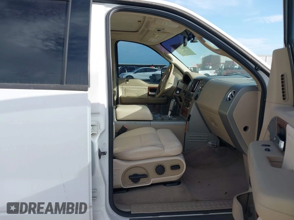 2004 Ford F-150 XLT with VIN 1FTPW14534KA76055, listed as a IAAI auction lot 42622738 with 261,520 mi miles and . Bid and sale history available at DreamBid. Image 5.