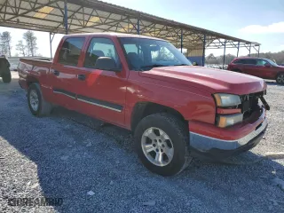 2006 Chevrolet Silverado 1500 LS with VIN 2GCEK13V961274534, listed as a Copart auction lot 45890885 with 252,393 mi miles and Salvage Title. Bid and sale history available at carsss.com. Image 4.