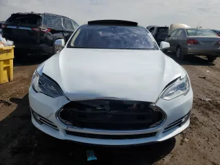 2013 Tesla Model S with VIN 5YJSA1CG1DFP22301, listed as a Copart auction lot 47323125 with 120,834 mi miles and Clean Title. Bid and sale history available at carsss.com. Image 5.