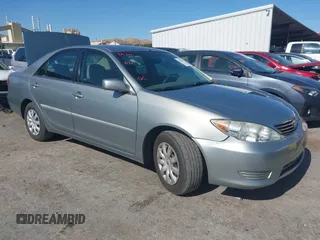 2005 Toyota Camry LE z VIN 4T1BE30K65U592500, wystawiony jako IAAI lot #42373718 z przebiegiem 189 054 mil mil oraz . Historia ofert i sprzedaży dostępna na DreamBid. Obrazek 1.