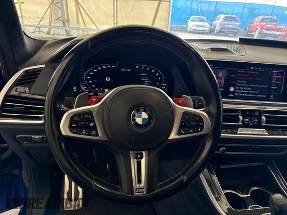 2021 BMW X5 M z VIN 5YMJU0C01M9F01267, wystawiony jako Copart lot #82042094 z przebiegiem 99 906 mil mil oraz Czysty tytuł • Clean title. Historia ofert i sprzedaży dostępna na DreamBid. Obrazek 9.