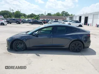 2024 Tesla Model 3 z VIN 5YJ3E1EAXRF864719, wystawiony jako IAAI lot #42129944 z przebiegiem 3 776 mil mil oraz . Historia ofert i sprzedaży dostępna na DreamBid. Obrazek 14.