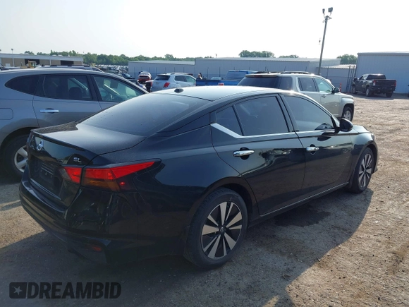 2019 Nissan Altima 2.5 SL with VIN 1N4BL4EVXKC120729, listed as a IAAI auction lot 39457605 with 132,189 mi miles. Bid and sale history available at carsss.com. Image 4.