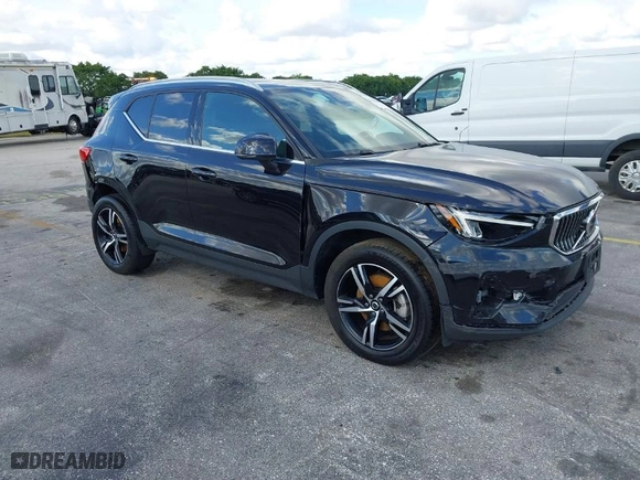 2024 Volvo XC40 Core Bright Theme with VIN YV4L12UK0R2336862, listed as a IAAI auction lot 41185260 with 19,003 mi miles. Bid and sale history available at carsss.com. Image 1.
