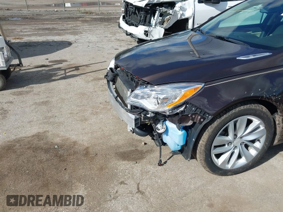 2015 Buick Regal Premium I with VIN 2G4GN5EX8F9169454, listed as a IAAI auction lot 40602572 with 117,407 mi miles. Bid and sale history available at carsss.com. Image 6.