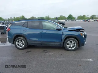 2024 GMC Terrain SLE z VIN 3GKALMEG4RL249642, wystawiony jako IAAI lot #42248039 z przebiegiem 11 695 mil mil oraz . Historia ofert i sprzedaży dostępna na DreamBid. Obrazek 13.