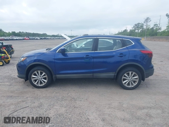 2017 Nissan Rogue Sport SL with VIN JN1BJ1CR7HW101392, listed as a IAAI auction lot 42142211 with 108,869 mi miles. Bid and sale history available at carsss.com. Image 14.