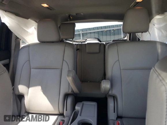 2019 Toyota Highlander SE z VIN 5TDJZRFH8KS705933, wystawiony jako Copart lot #61990425 z przebiegiem 65 839 mil mil oraz Szkoda całkowita • Salvage title. Historia ofert i sprzedaży dostępna na DreamBid. Obrazek 10.