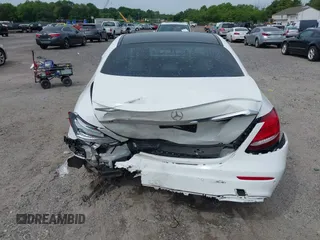 2018 Mercedes-Benz E 300 z VIN WDDZF4JBXJA448650, wystawiony jako IAAI lot #42343961 z przebiegiem 92 810 mil mil oraz . Historia ofert i sprzedaży dostępna na DreamBid. Obrazek 16.