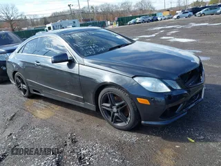 2013 Mercedes-Benz E-Class E 350 with VIN WDDKJ5KB3DF212448, listed as a IAAI auction lot 41740113 with 999,999 mi miles. Bid and sale history available at carsss.com. Image 1.