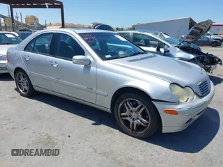 2002 Mercedes-Benz C 230/260/280/320 z VIN WDBRF61JX2F236248, wystawiony jako IAAI lot #42371901 z przebiegiem 204 981 mil mil oraz . Historia ofert i sprzedaży dostępna na DreamBid. Obrazek 1.