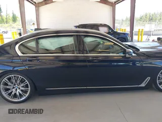 2017 BMW 7 Series 750i z VIN WBA7F0C59HGM21185, wystawiony jako IAAI lot #42360146 z przebiegiem Nie podano mil oraz . Historia ofert i sprzedaży dostępna na DreamBid. Obrazek 14.