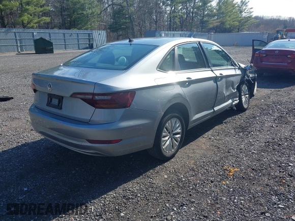 2019 Volkswagen Jetta S z VIN 3VWC57BUXKM242671, wystawiony jako IAAI lot #41813164 z przebiegiem 100 642 mil mil oraz . Historia ofert i sprzedaży dostępna na DreamBid. Obrazek 4.