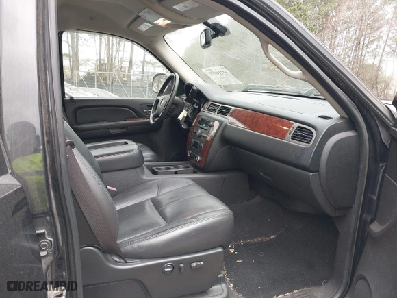 2009 Chevrolet Silverado 1500 LTZ with VIN 3GCEK33309G212297, listed as a IAAI auction lot 41716572 with 158,451 mi miles. Bid and sale history available at carsss.com. Image 5.