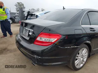 2009 Mercedes-Benz C 300 Sport z VIN WDDGF54X79R065346, wystawiony jako IAAI lot #42201062 z przebiegiem 239 868 mil mil oraz . Historia ofert i sprzedaży dostępna na DreamBid. Obrazek 6.