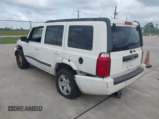 2008 Jeep Commander Sport z VIN 1J8HH48KX8C115328, wystawiony jako IAAI lot #42139929 z przebiegiem 118 218 mil mil oraz . Historia ofert i sprzedaży dostępna na DreamBid. Obrazek 3.