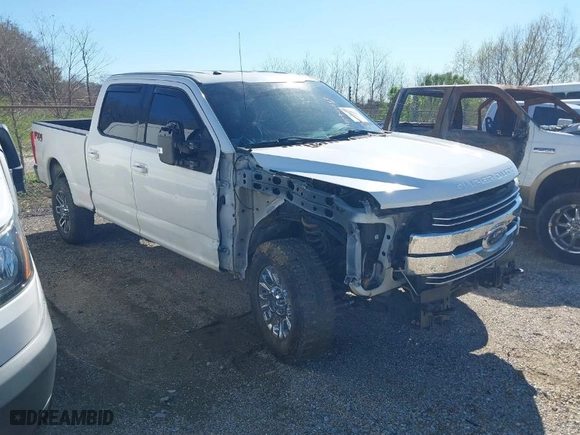 2017 Ford Super Duty F-250 SRW Lariat with VIN 1FT7W2B62HEE68725, listed as a IAAI auction lot 41665815 with 112,202 mi miles. Bid and sale history available at carsss.com. Image 1.