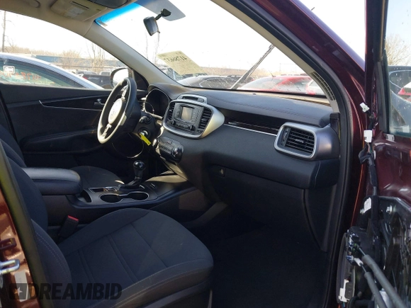 2017 Kia Sorento LX with VIN 5XYPGDA34HG252088, listed as a IAAI auction lot 41786637 with 91,301 mi miles. Bid and sale history available at carsss.com. Image 5.