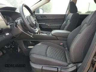 2024 Nissan Pathfinder S z VIN 5N1DR3AC1RC243826, wystawiony jako Copart lot #61145195 z przebiegiem 3 277 mil mil oraz Szkoda całkowita • Salvage title. Historia ofert i sprzedaży dostępna na DreamBid. Obrazek 7.