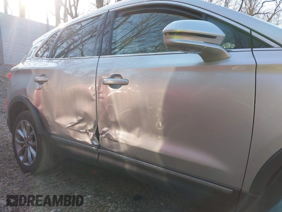 2019 Lincoln MKC Select with VIN 5LMCJ2D97KUL16479, listed as a IAAI auction lot 41789894 with 45,700 mi miles. Bid and sale history available at carsss.com. Image 21.