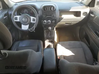 2014 Jeep Patriot Sport z VIN 1C4NJPBA9ED570306, wystawiony jako Copart lot #47923305 z przebiegiem 200 589 mil mil oraz Szkoda całkowita • Salvage title. Historia ofert i sprzedaży dostępna na DreamBid. Obrazek 8.