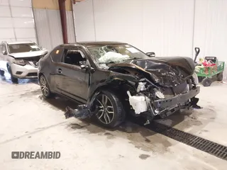 2014 Scion tC z VIN JTKJF5C74E3086243, wystawiony jako IAAI lot #40983287 z przebiegiem Nie podano mil oraz . Historia ofert i sprzedaży dostępna na DreamBid. Obrazek 1.