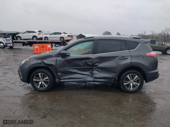 2018 Toyota RAV4 XLE with VIN 2T3RFREV5JW798328, listed as a IAAI auction lot 41868104 with 61,076 mi miles. Bid and sale history available at carsss.com. Image 14.