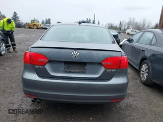 2013 Volkswagen Jetta Sedan SE with VIN 3VWDP7AJ3DM436807, listed as a IAAI auction lot 41846829 with 104,253 mi miles. Bid and sale history available at carsss.com. Image 16.