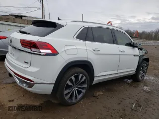 2021 Volkswagen Atlas SEL Premium R-Line with VIN 1V2FE2CA2MC206046, listed as a Copart auction lot 44449843 with 13,805 mi miles and Salvage title. Bid and sale history available at DreamBid. Image 3.