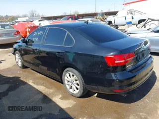 2015 Volkswagen Jetta SE z VIN 3VWD17AJ2FM318882, wystawiony jako IAAI lot #42041914 z przebiegiem 97 623 mil mil oraz . Historia ofert i sprzedaży dostępna na DreamBid. Obrazek 3.