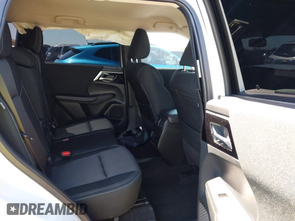 2023 Mitsubishi Outlander ES z VIN JA4J3TA89PZ021852, wystawiony jako IAAI lot #42216369 z przebiegiem 23 321 mil mil oraz . Historia ofert i sprzedaży dostępna na DreamBid. Obrazek 8.