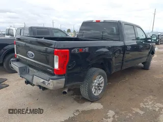 2019 Ford F-250 XL z VIN 1FT7W2B65KEF51556, wystawiony jako IAAI lot #41955220 z przebiegiem 128 460 mil mil oraz . Historia ofert i sprzedaży dostępna na DreamBid. Obrazek 4.