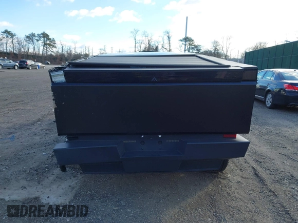 2024 Tesla Cybertruck z VIN 7G2CEHED5RA015790, wystawiony jako IAAI lot #41587683 z przebiegiem 5 867 mil mil oraz . Historia ofert i sprzedaży dostępna na DreamBid. Obrazek 15.