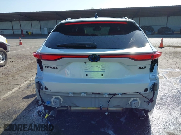 2024 Toyota Venza LE with VIN JTEAAAAH7RJ155305, listed as a IAAI auction lot 42184586 with 15,805 mi miles and . Bid and sale history available at DreamBid. Image 17.
