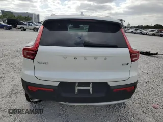 2024 Volvo XC40 Plus Bright Theme z VIN YV4L12UE7R2283166, wystawiony jako Copart lot #54067355 z przebiegiem 2 749 mil mil oraz Szkoda całkowita • Salvage title. Historia ofert i sprzedaży dostępna na DreamBid. Obrazek 6.
