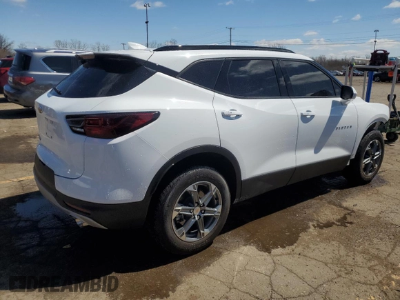 2024 Chevrolet Blazer LT z VIN 3GNKBCR49RS277852, wystawiony jako Copart lot #52954735 z przebiegiem 5 567 mil mil oraz Szkoda całkowita • Salvage title. Historia ofert i sprzedaży dostępna na DreamBid. Obrazek 3.