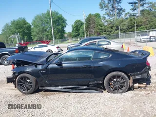 2017 Ford Mustang Shelby GT350 z VIN 1FA6P8JZ1H5524070, wystawiony jako IAAI lot #42131160 z przebiegiem Nie podano mil oraz . Historia ofert i sprzedaży dostępna na DreamBid. Obrazek 14.