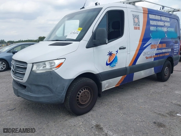 2019 Mercedes-Benz Sprinter Cargo Van with VIN WD4PF0CD8KT001089, listed as a IAAI auction lot 41795578 with 132,071 mi miles. Bid and sale history available at carsss.com. Image 2.