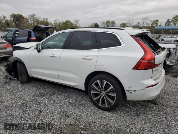 2022 Volvo XC60 Momentum z VIN YV4L12RK3N1083867, wystawiony jako Copart lot #51636235 z przebiegiem 30 390 mil mil oraz Szkody całkowita. Historia ofert i sprzedaży dostępna na DreamBid. Obrazek 2.