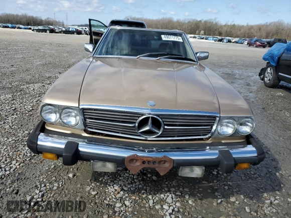1983 Mercedes-Benz 380 SL z VIN WDBBA45AXDB020618, wystawiony jako Copart lot #49071775 z przebiegiem 111 064 mil mil oraz Czysty tytuł • Clean title. Historia ofert i sprzedaży dostępna na DreamBid. Obrazek 5.