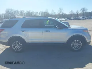2015 Ford Explorer XLT with VIN 1FM5K8D83FGA37831, listed as a IAAI auction lot 41998146 with 121,678 mi miles and . Bid and sale history available at carsss.com. Image 13.