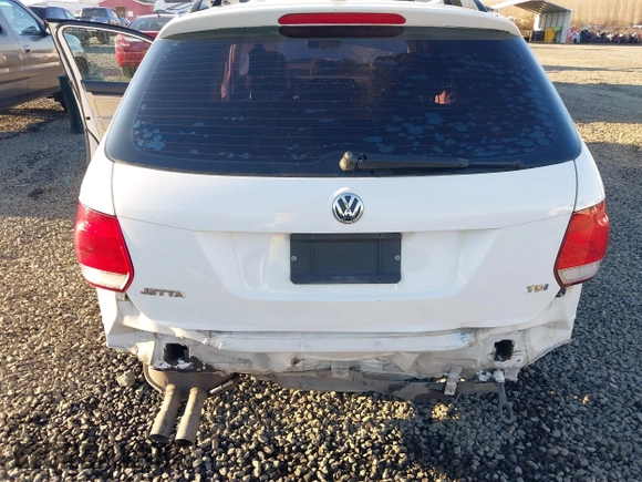 2014 Volkswagen Jetta TDI with VIN 3VWPL7AJ4EM601001, listed as a IAAI auction lot 41673953 with 118,644 mi miles and . Bid and sale history available at DreamBid. Image 6.