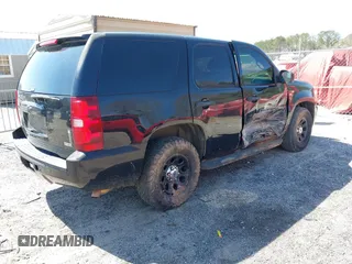 2007 Chevrolet Tahoe Police z VIN 1GNEC03097R417705, wystawiony jako IAAI lot #41882598 z przebiegiem 235 859 mil mil oraz . Historia ofert i sprzedaży dostępna na DreamBid. Obrazek 4.