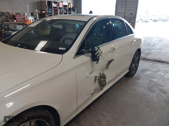 2018 Mercedes-Benz E 300 with VIN WDDZF4JB5JA331431, listed as a IAAI auction lot 42117564 with 64,356 mi miles and . Bid and sale history available at DreamBid. Image 6.