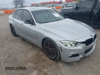 2013 BMW 3 Series 335i z VIN WBA3A9C50DF476559, wystawiony jako IAAI lot #41723123 z przebiegiem 121 585 mil mil oraz . Historia ofert i sprzedaży dostępna na DreamBid. Obrazek 1.