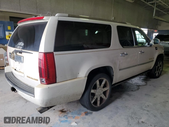 2011 Cadillac Escalade ESV Premium z VIN 1GYS4JEF0BR113052, wystawiony jako Copart lot #88556445 z przebiegiem 228 919 mil mil oraz Szkoda całkowita • Salvage title. Historia ofert i sprzedaży dostępna na DreamBid. Obrazek 3.
