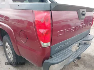 2005 Chevrolet Avalanche LS with VIN 3GNEC12Z85G216543, listed as a IAAI auction lot 41518673 with 277,178 mi miles and . Bid and sale history available at DreamBid. Image 13.